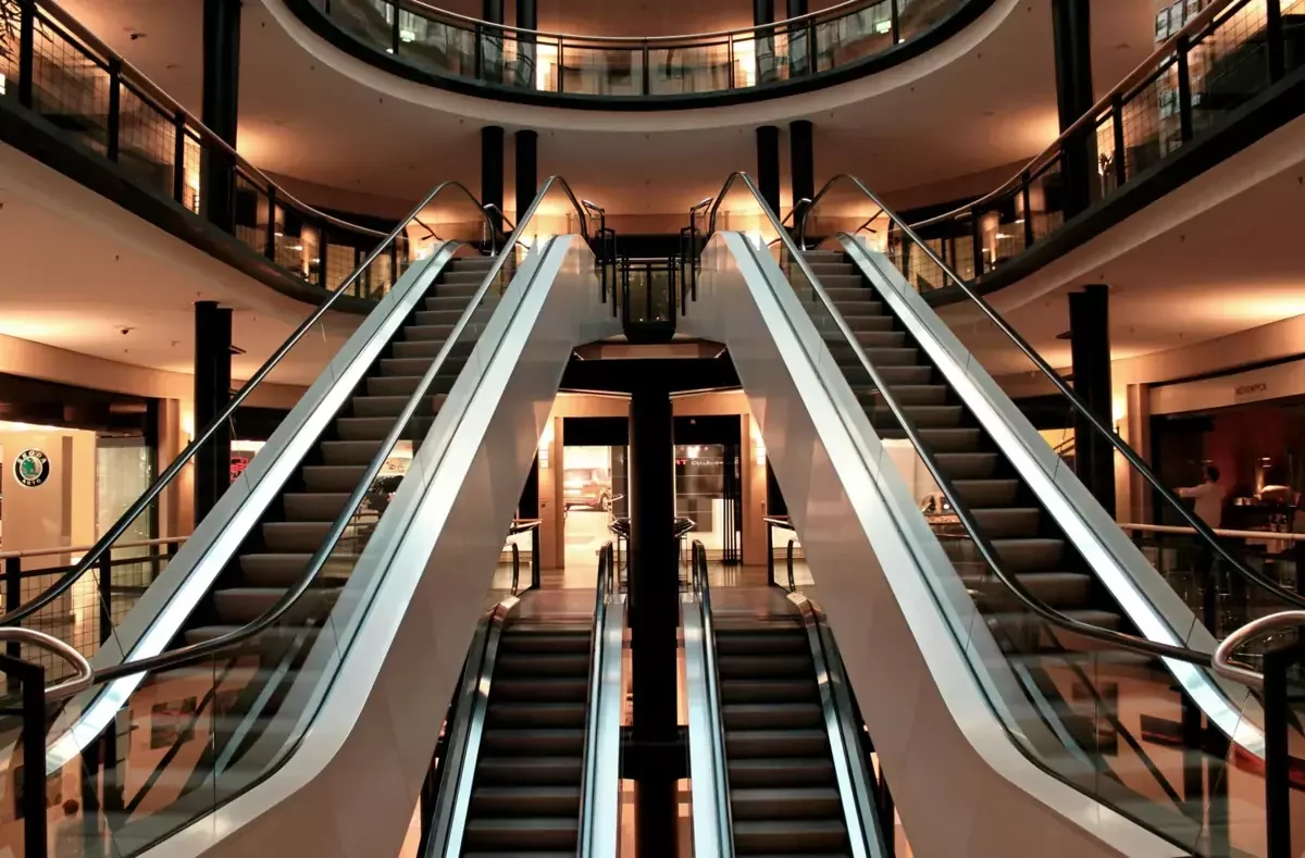 Grandview Mall's impressive escalators and interior design
