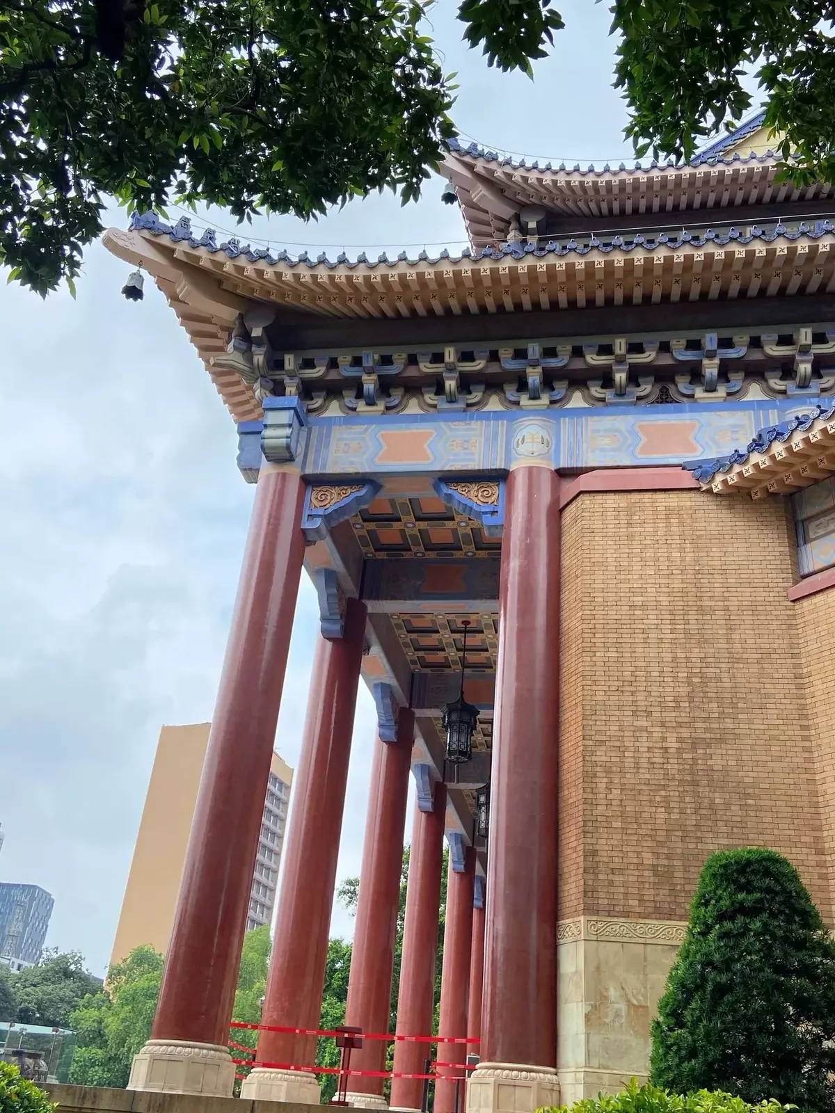 Interior column-free structural detail inside Sun Yat-sen Memorial Hall Guangzhou showing the 71-metre pillarless span